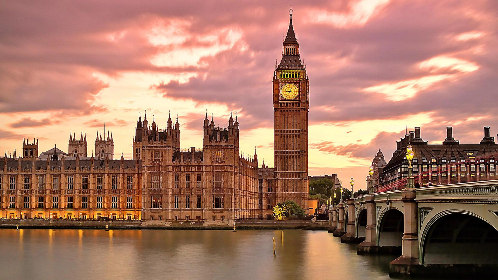 How to Work Abroad - My Experience on Rotation & Full Time in London