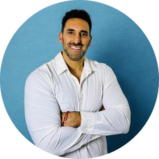 Nicolas D.